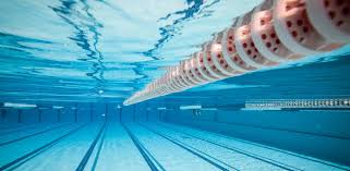 Undervands billede fra svømmehal